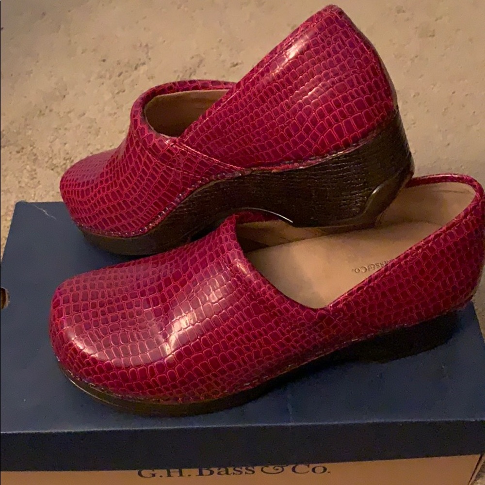 Women’s Bass Clogs